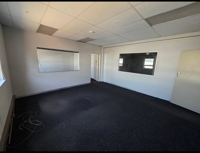 450M² WAREHOUSE TO LET IN STORMILL